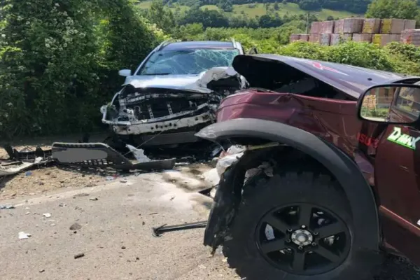 Accident spectaculos în Bistrița-Năsud! 2 răniți și 4 mașini avariate