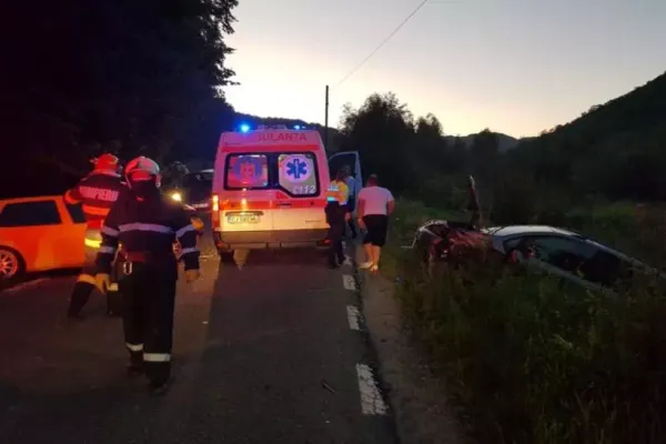 Accident grav, în jud. Cluj. Impact violent între două mașini, 6 persoane implicate