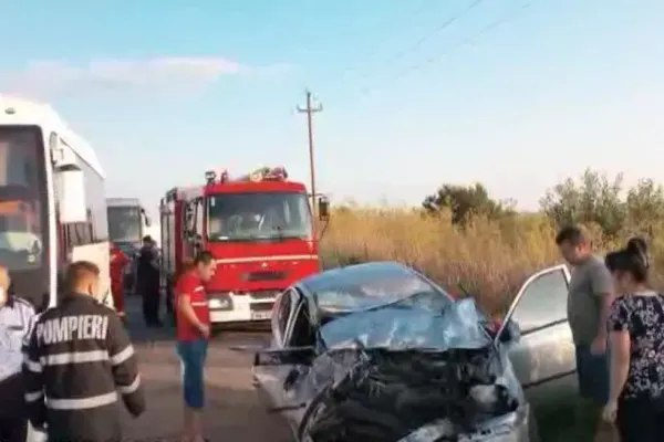 Accident grav, în jud. Ialomița: un mort, după un impact nimicitor cu un autocar cu pasageri
