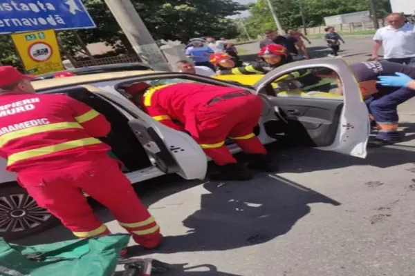 FOTO| Accident teribil la Fetești, un bărbat a murit, alte două persoane sunt în stare gravă