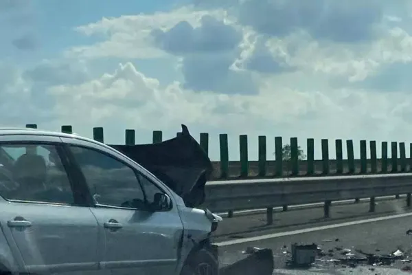 Accident rutier pe autostrada SOARELUI: trei mașini implicate FOTO