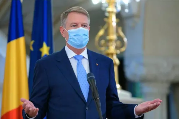 Klaus Iohannis a promulgat legea prin care Guvernul dă măști gratuite persoanelor nevoiașe. Cine beneficiază