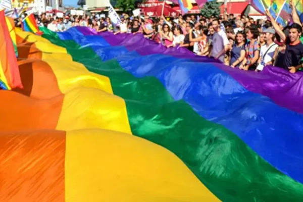 Război total în Rusia: Curtea Supremă interzice mișcarea LGBT și toate ''filialele'' sale pe teritoriul rus
