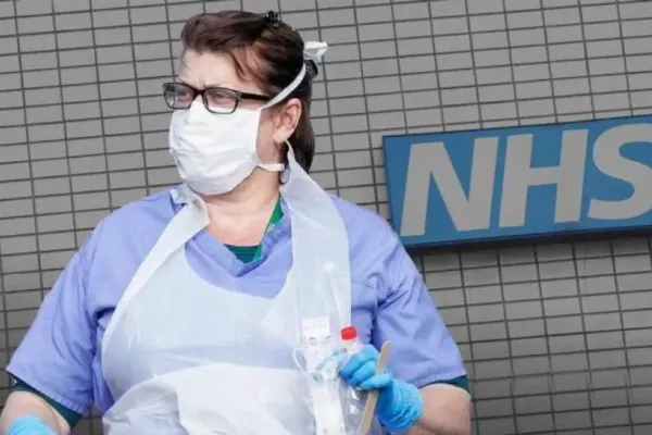 Marea Britanie, avertisment din partea medicilor: un al doilea val de coronavirus ar putea DEVASTA Sistemul Național de Sănătate
