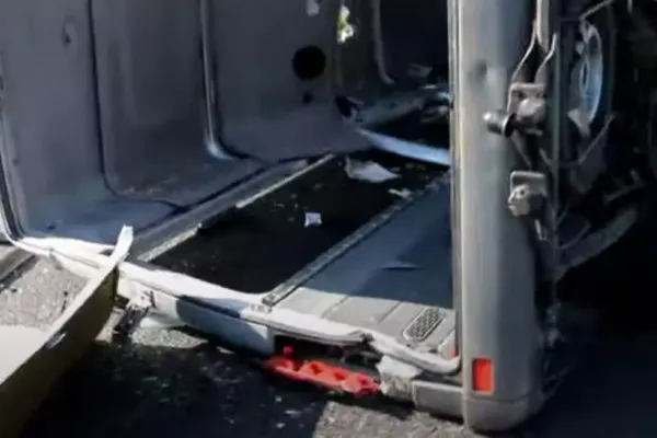 VIDEO Un microbuz cu români, accident GRAV în Ungaria: o femeie a murit și alte opt persoane au fost rănite