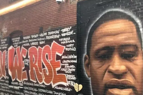 Protestele continuă în Portland, Oregon. Au fost lansate focuri de artificii la Curtea Federală pe fondul ''Black Lives Matter''