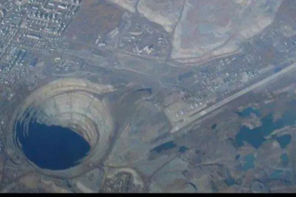 Ruşii au săpat cea mai adâncă gaură în pământ: 12 km. Șoc ce au găsit. Era acolo de 2,5 miliarde ani
