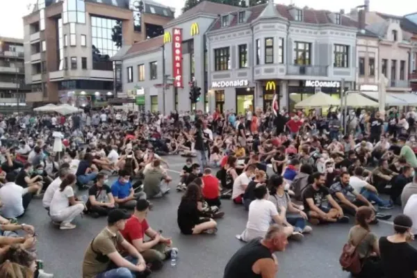 VIDEO Noi proteste la Belgrad și în alte orașe din Serbia, pe fondul crizei COVID