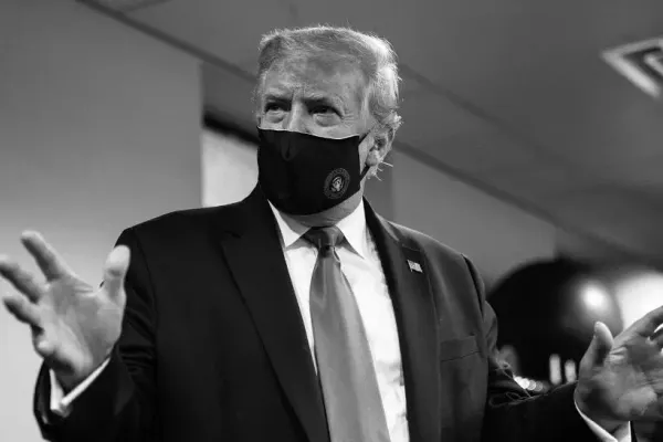 Trump și-a pus masca: "Nimeni nu-i mai patriot ca mine, președintele vostru favorit"