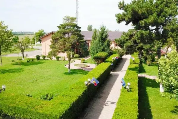 Crește numărul focarelor ACTIVE din Prahova: Patru cazuri de COVID-19, confirmate în rândul angajaților primăriei Blejoi