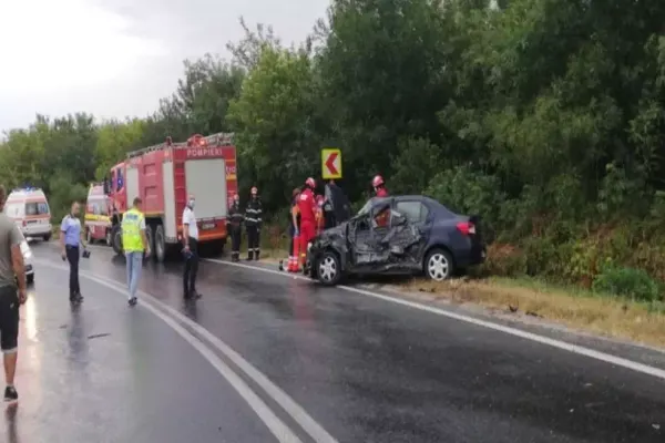 Accident teribil pe DN 6, între un autotren și un autoturism. Un bărbat a DECEDAT! A fost solicitat elicopterul SMURD