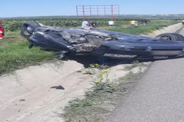 FOTO Accident teribil în Suceava. Patru persoane, dintre care doi copii, au ajuns la spital