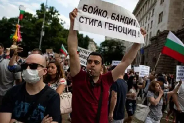 Proteste fără precedent în Bulgaria. Se FORŢEAZĂ demisia premierului Borisov. Protestatarii vor BLOCA sesiunea de joi a Parlamentului