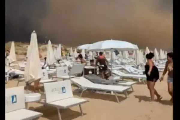 VIDEO Furtună puternică de nisip în Italia. Cinci turiști, răniți