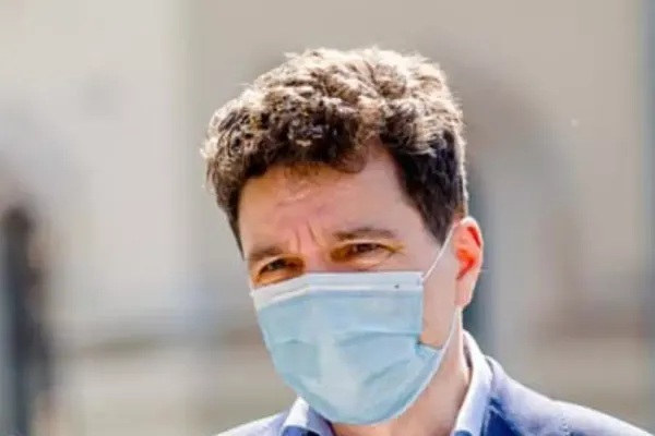 Nicușor Dan: „A face campanie electorală în școli folosind o criză medicală este o josnicie”