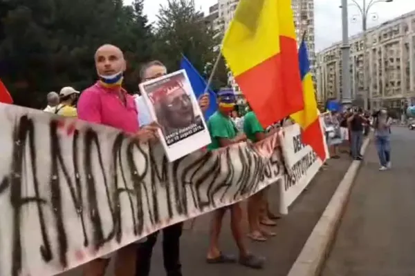 Două proteste în Piața Victoriei: Doi ani de la violențele din 10 august versus nemulțumiri la măsurile luate de Guvern în gestionarea pandemiei