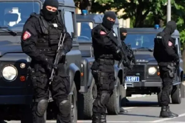 Descinderi în Piața Reșita din București și în alte zone! DIICOT vizează destructurarea a două grupuri infracționale organizate