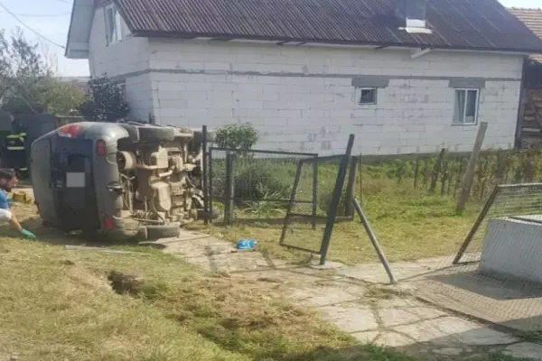 Accident teribil în Bistrița-Năsăud: Trei persoane, printre care și un bebeluș de 9 luni, lovite de o mașină, pe trotuar