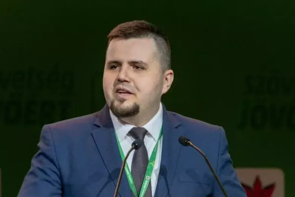 Încă un deputat prezent luni la moțiune are Covid-19. Parlamentarii UDMR, în izolare