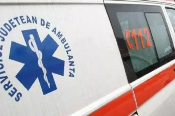 Ambulanță care transporta un suspect de Covid, implicată într-un accident în Năsăud