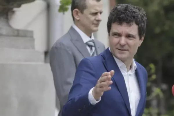 Nicușor Dan a votat alături de familie: ”Am votat cu sete. Am votat să scoatem din Primăria Capitalei o caracatiță de neamuri, prieteni, nași”