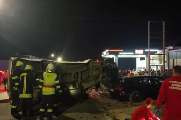 Accident grav, la ieșire din orașul Năsăud: doi morți și un rănit, după un impact nimicitor în parcarea unui restaurant