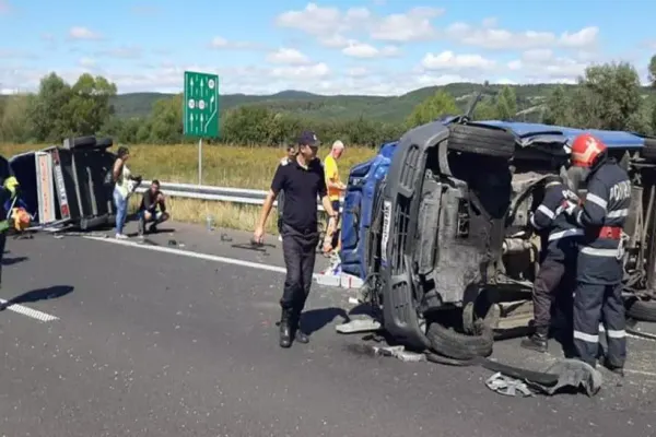 Accident teribil pe A1, un microbuz cu 7 persoane s-a răsturnat. O femeie însărcinată a decedat