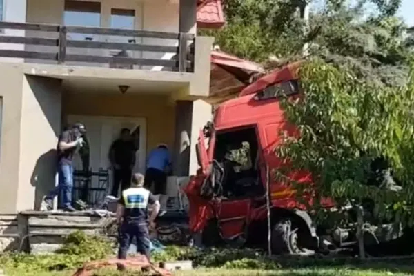 VIDEO Accident înfiorător la Iași: o fetiță de 3 ani și un bărbat, uciși de remorca unui TIR