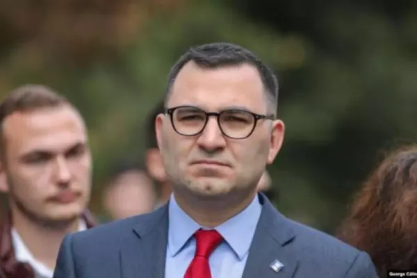 SURSE: Contract de 300.000 de lei între firma de avocatură la care lucrează consilierul onorific Cristian Băcanu și Guvern