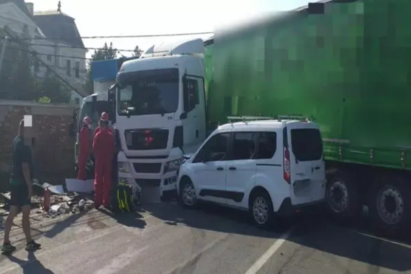 Accident grav, în jud. Cluj. Impact nimicitor între două TIR-uri și o mașină: o victimă