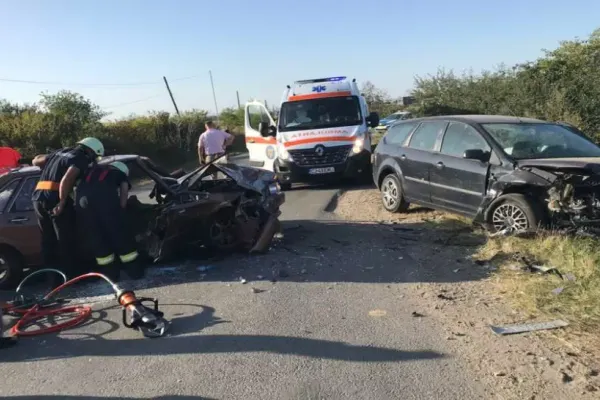 FOTO | Grav accident în apropiere de Câmpia Turzii! O femeie din Timişoara şi-a pierdut viaţa