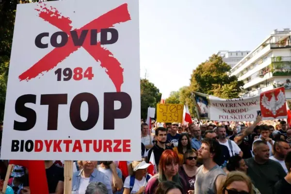 PROTESTE în Polonia și Germania: mii de opozanţi faţă de măsurile restrictive pentru limitarea răspândirii pandemiei de COVID-19