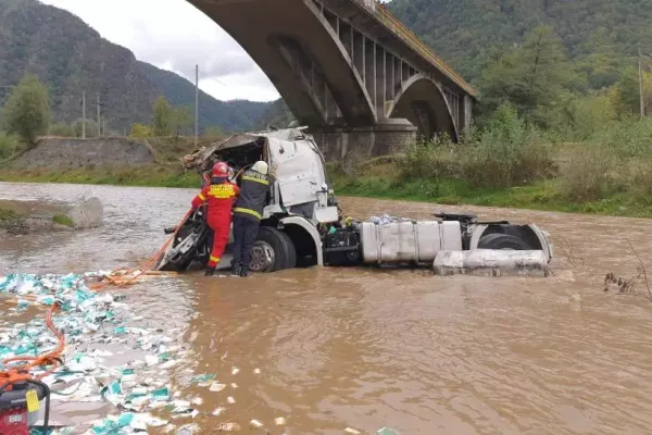 FOTO/ VIDEO Grav accident pe Valea Oltului, soldat cu un deces. Traficul în zonă, blocat total