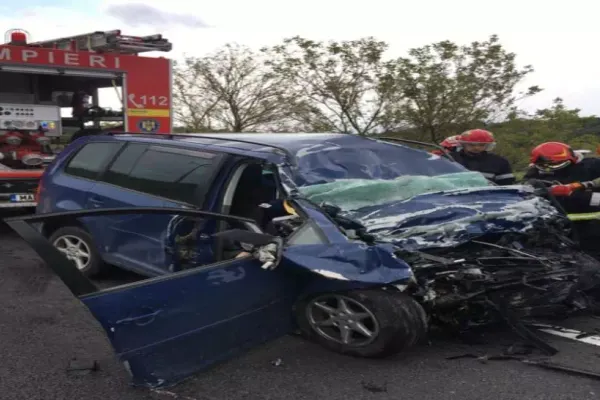 FOTO/ Grav accident de circulație între Cluj şi Oradea: Două persoane și-au pierdut viața