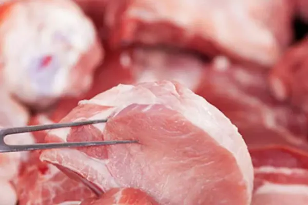 Cel mai mare FOCAR de coronavirus din județul Vrancea - la o fabrică de procesare a cărnii din Focșani