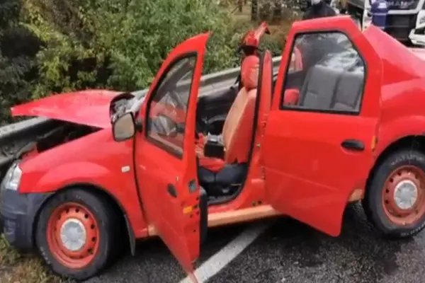 FOTO/ Grav accident între Cluj-Napoca şi Oradea! O persoană a murit, alta este grav rănită