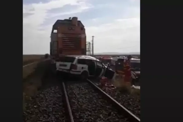 VIDEO Accident cumplit la Suceava - Două persoane au murit strivite de tren
