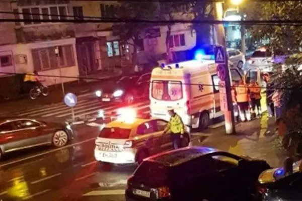 Accident grav pe o trecere de pietoni din centrul Timișoarei. Un bărbat, trântit pe asfalt de o mașină