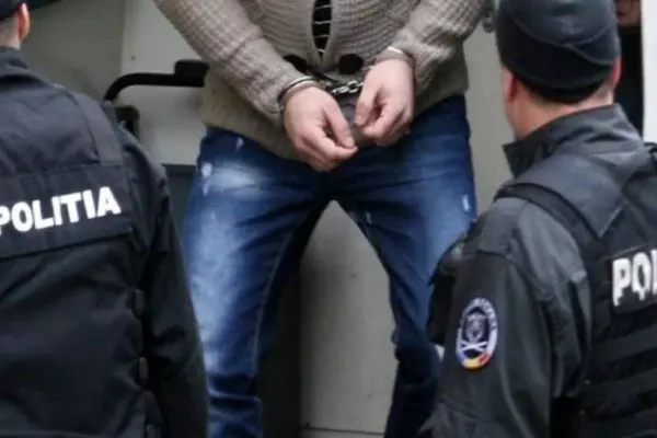 Scandal în stradă cu Poliția, în județul Vrancea. Bărbat agresiv, ÎMPUȘCAT de polițiști! Individul a ajuns la spital