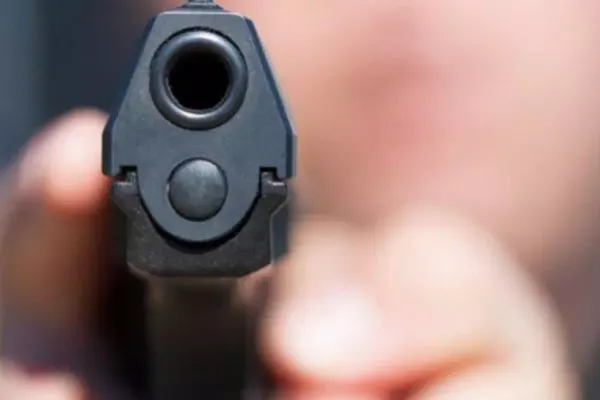 La un pas de tragedie. Un şofer român de TIR a ajuns la spital, după ce un coleg l-a ameninţat cu un pistol de jucărie, în Italia