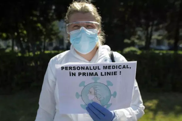 Sindicaliștii Sanitas pichetează din nou Guvernul. Lista de revendicări