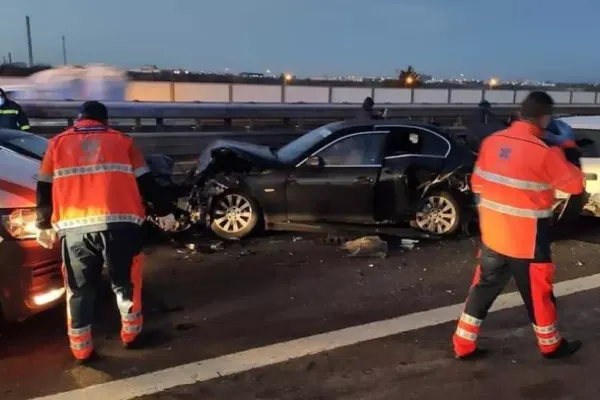 FOTO - Accident în lanț, luni dimineața, pe Autostrada București-Pitești: 6 răniți, 10 mașini distruse