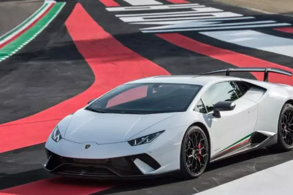 Italia: Transplant facilitat de un transport cu un bolid Lamborghini