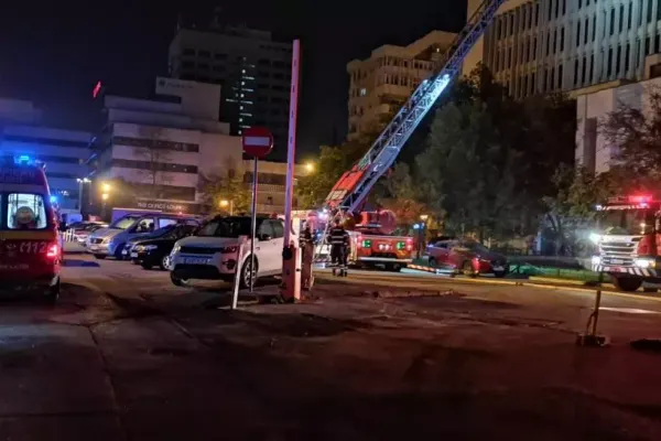 FOTO Incendiu puternic la Tribunalul Iași. Focul s-a manifestat pe aproximativ 200 mp. Se verifică eventuale focare ascunse