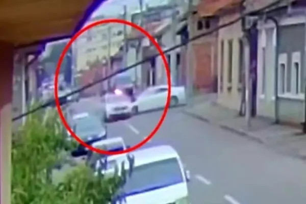 O autospecială de poliție aflată în misiune, implicată într-un accident rutier în Dobeta Turnu-Severin