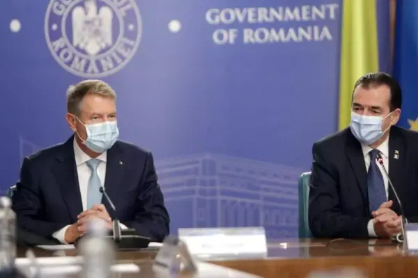 LOCKDOWN | Klaus Iohannis, la ședința de Guvern: ”Sunt necesare MĂSURI ferme. Școlile vor trece TOATE în online, angajații la telemuncă, magazinele se vor închide la 21.00” VIDEO