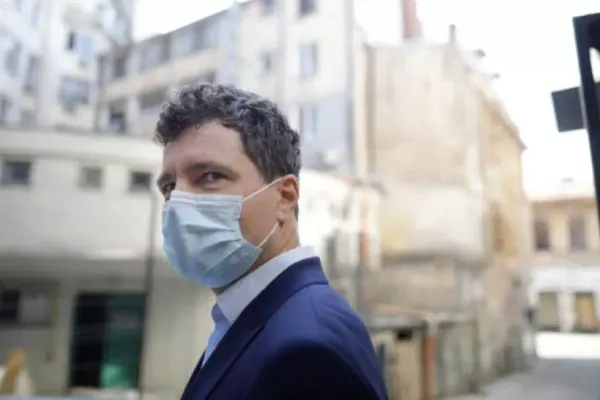 Nicușor Dan, prins în off-said! Nu știe câte piețe are orașul pe care îl conduce. Ajutorul a venit din partea fostului edil-șef