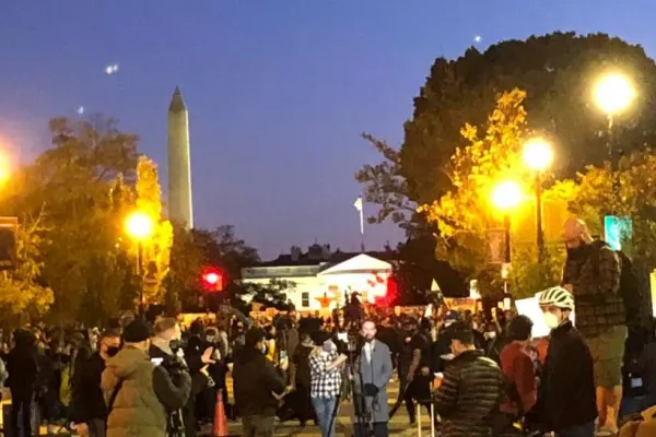 VIDEO Proteste de stradă în fața Casei Albe, incidente între manifestanți și forțele de ordine