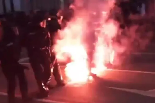 Protestele anti-restricții au degenerat în violențe grave, în Germania. Autoritățile au intervenit în forță