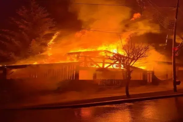 Incendiu violent în Hunedoara. Terasa unui restaurant a fost mistuită de flăcări